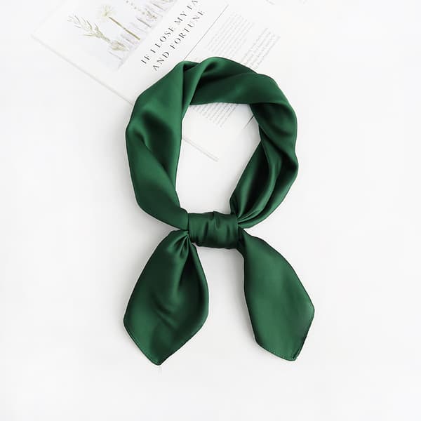 INF Elegant Sidenscarf i Djupgrönt - Lätt och Mjuk 0
