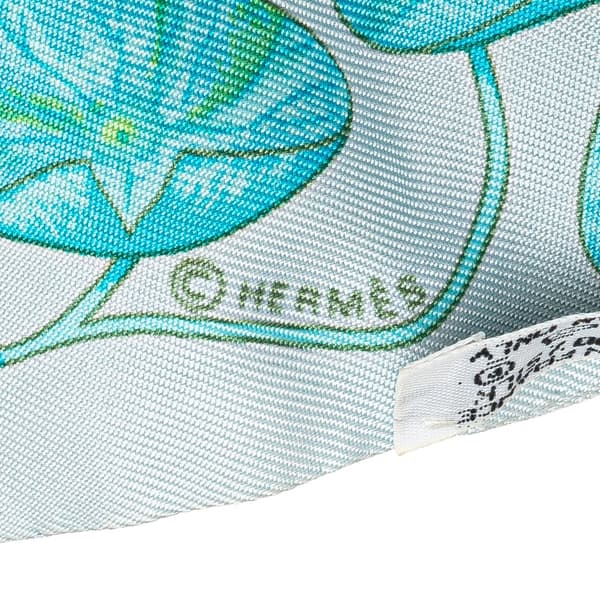 Pre-owned Hermès Un Jardin Sur Le Nil Silk Twilly Scarf Blue