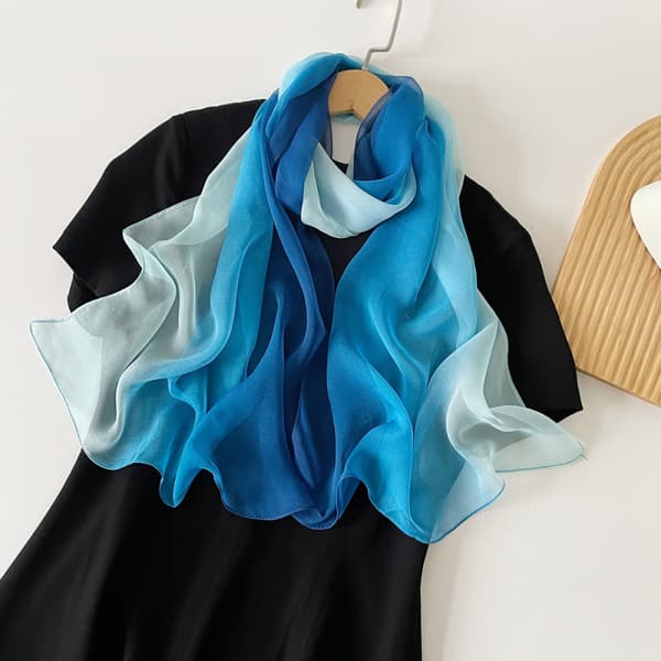 INF Skinnende sjal: Elegant perlechiffon tørklæde