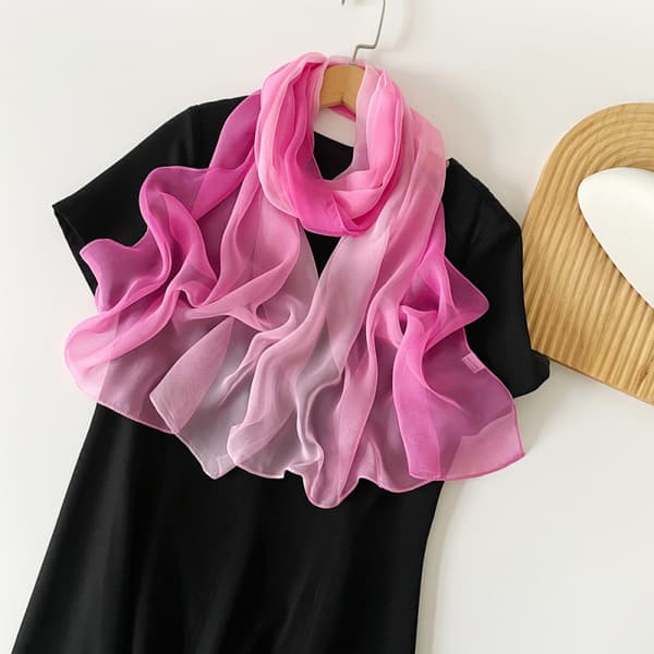INF Skinnende sjal: Elegant perlechiffon tørklæde