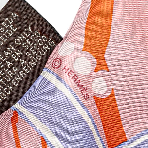 Pre-owned Hermès Jeu de Soie Silk Twilly Scarf Orange