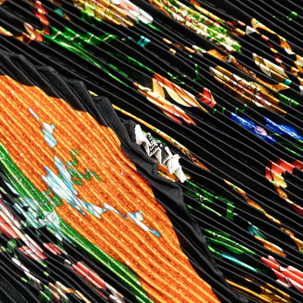 Pre-owned Hermès Pierres D Orient Et D Occident Pleated Silk Scarf Black
