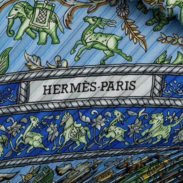 Pre-owned Hermès Chasse En Inde Silk Plisse Scarf Blue