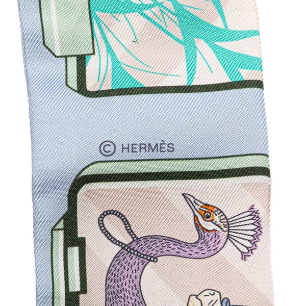 Pre-owned Hermès Story Silk Twilly Scarf Blue