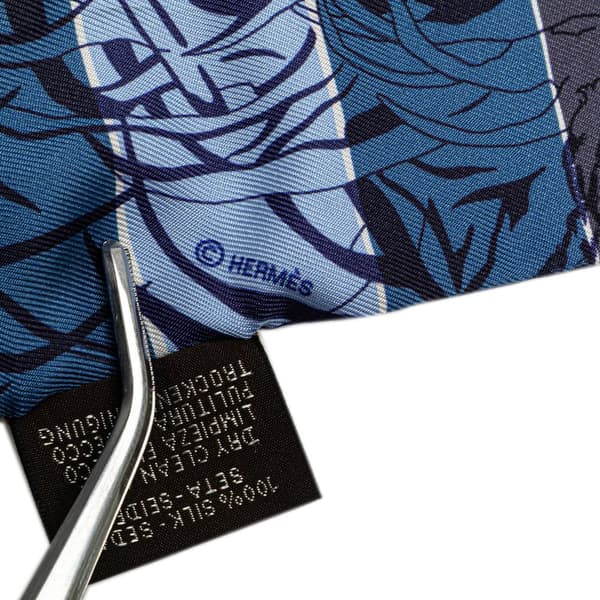 Pre-owned Hermès Jungle Love Rainbow Silk Twilly Scarf Blue