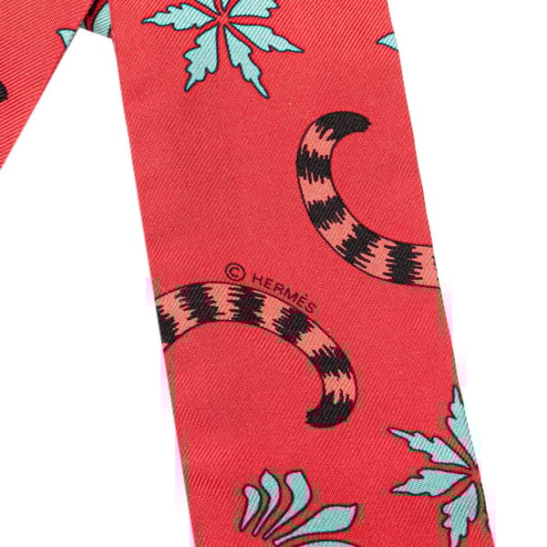 Pre-owned Hermès Les Leopards Silk Twilly Scarf Red