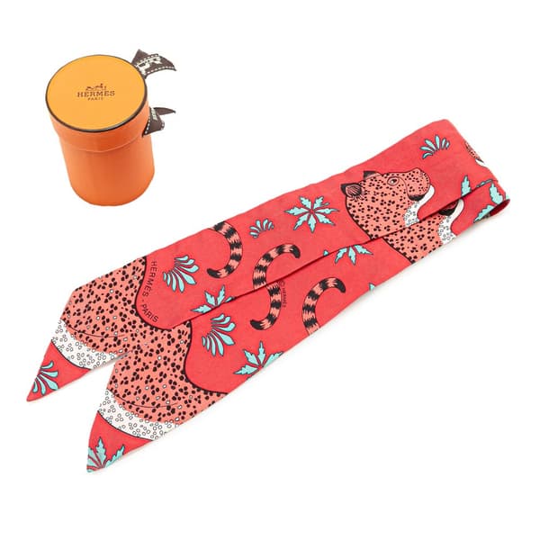 Pre-owned Hermès Les Leopards Silk Twilly Scarf Red