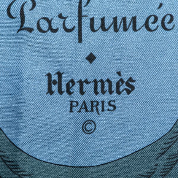 Pre-owned Hermès Huile Rafraichissante a L Usage de la Toilette Parfumee Silk Scarf Blue