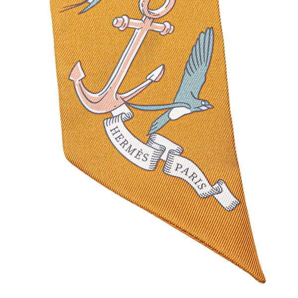 Pre-owned Hermès Sur Mon Nuage Silk Twilly Scarf Orange