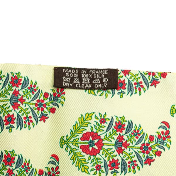 Pre-owned Hermès Maxi Coup De Fouet Au Bloc Silk Twilly Scarf Yellow