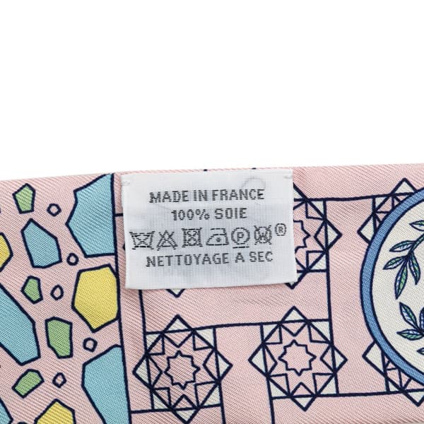 Pre-owned Hermès La Danse des Amazones Silk Twilly Scarf Pink
