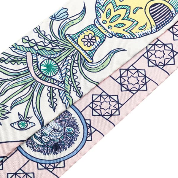 Pre-owned Hermès La Danse des Amazones Silk Twilly Scarf Pink