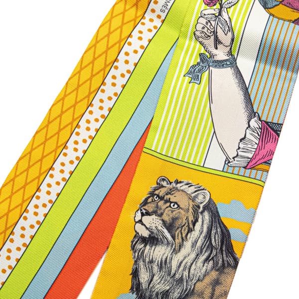 Pre-owned Hermès Grand Theatre Nouveau Silk Twilly Scarf Yellow