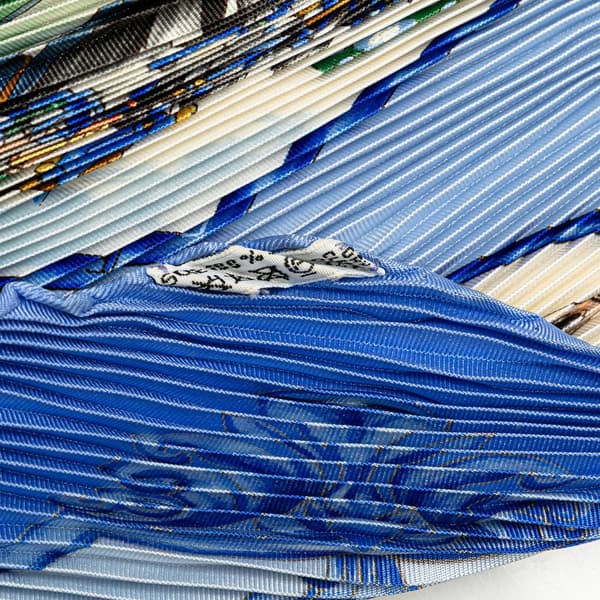 Pre-owned Hermès Les Chevaux des Moghols Pleated Silk Scarf Blue