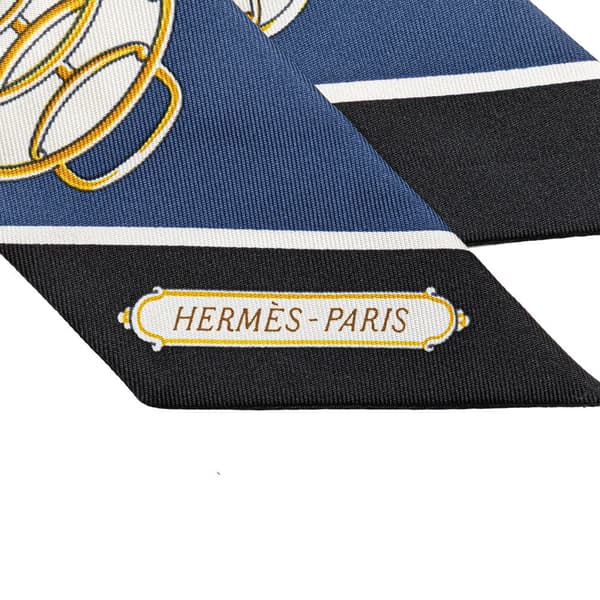 Pre-owned Hermès Lift Profile Silk Twilly Scarf Blue
