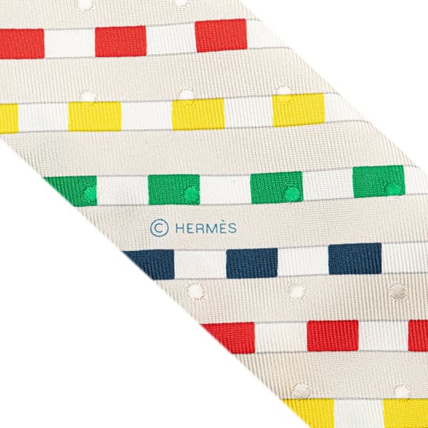 Pre-owned Hermès Bouclerie Moderne Plumetis Silk Twilly Scarf White