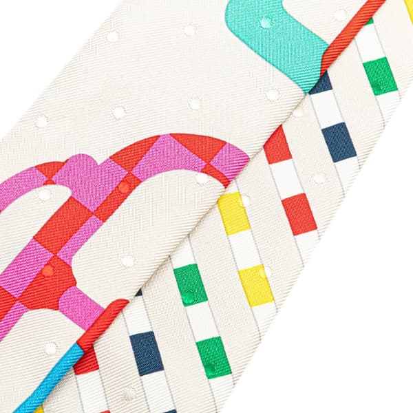 Pre-owned Hermès Bouclerie Moderne Plumetis Silk Twilly Scarf White