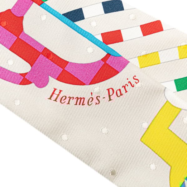 Pre-owned Hermès Bouclerie Moderne Plumetis Silk Twilly Scarf White