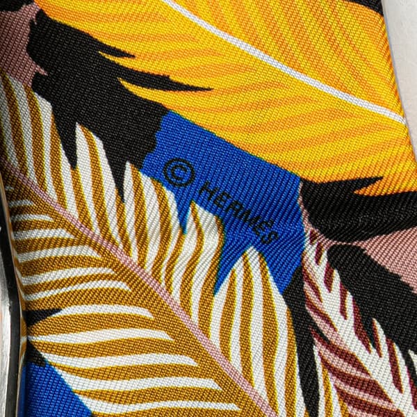 Pre-owned Hermès Jaguar Quetzal Silk Twilly Scarf Blue