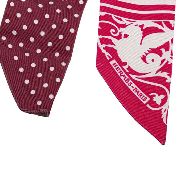Pre-owned Hermès Astrologie A Pois Silk Twilly Scarf Red