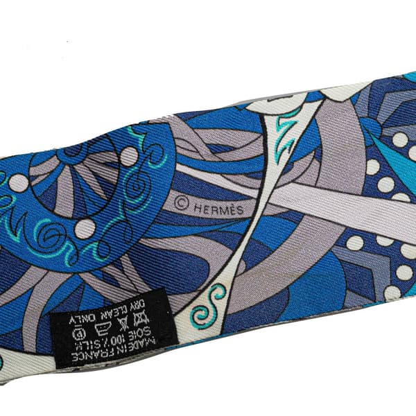 Pre-owned Hermès L'Ivresse De L'Infini Silk Twilly Scarf Blue
