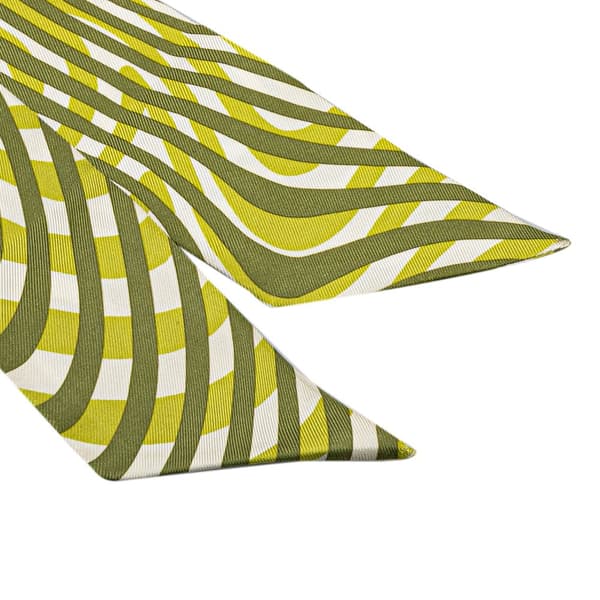 Pre-owned Hermès Refined Waves Twilly Silk Scarf Green
