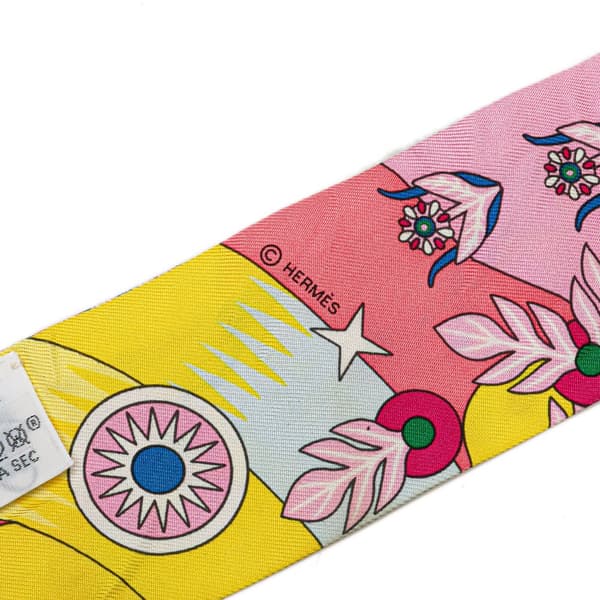 Pre-owned Hermès La Source de Pegase Silk Twilly Scarf Pink