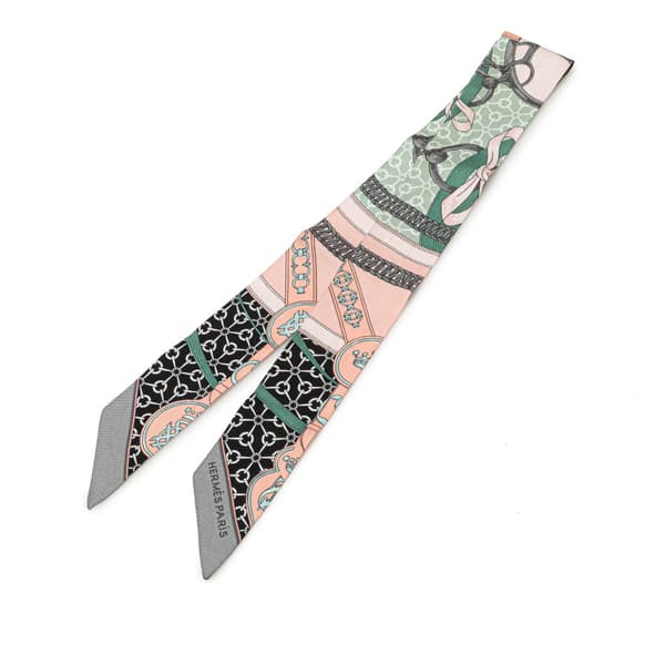 Pre-owned Hermès La Promenade Du Matin Silk Twilly Scarf Pink