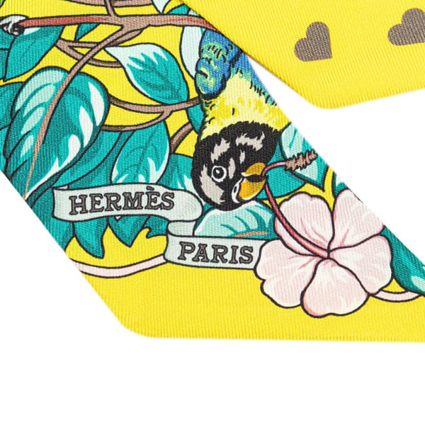 Pre-owned Hermès Jungle Love Silk Twilly Scarf Yellow