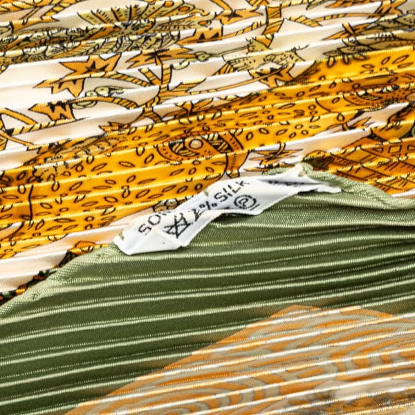 Pre-owned Hermès Les Legendes de L Arbre Pleated Silk Scarf Green