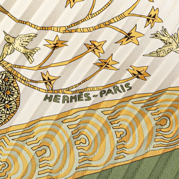 Pre-owned Hermès Les Legendes de L Arbre Pleated Silk Scarf Green