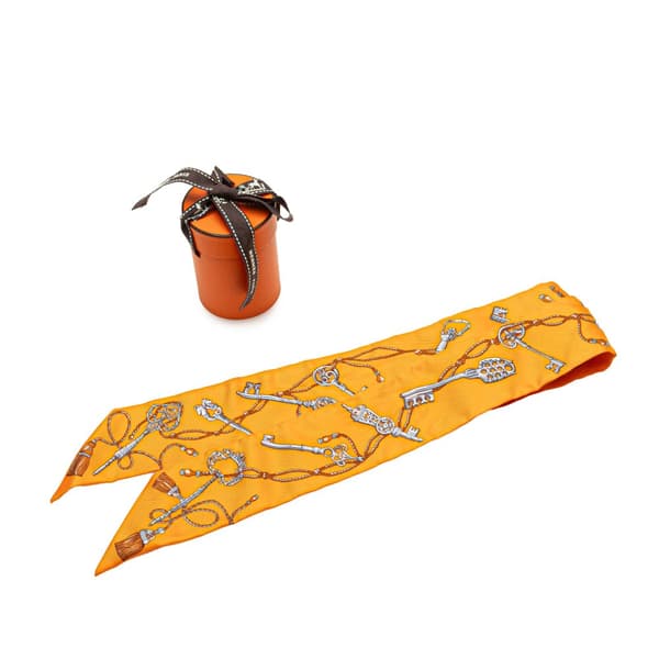 Pre-owned Hermès Les Cles a Pois Silk Twilly Scarf Orange