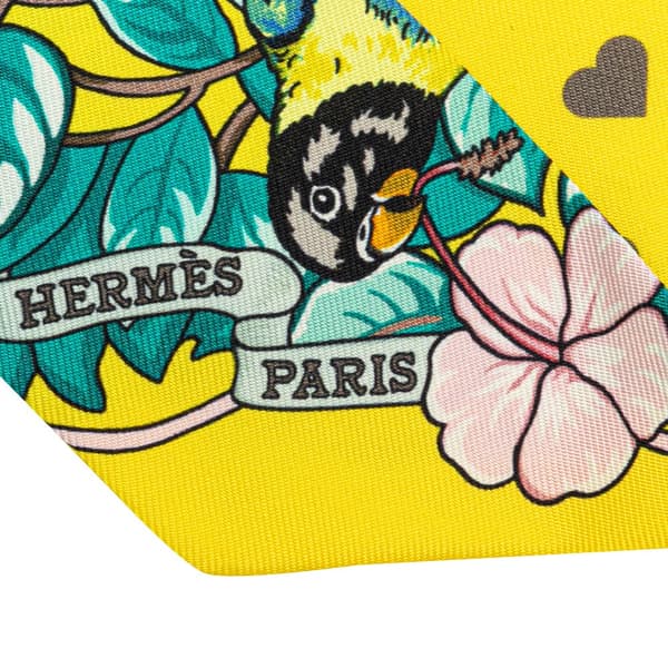 Pre-owned Hermès Jungle Love Silk Twilly Scarf Yellow