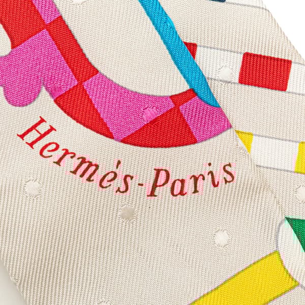 Pre-owned Hermès Bouclerie Moderne Plumetis Silk Twilly Scarf White