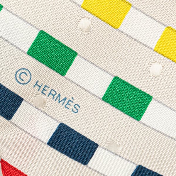 Pre-owned Hermès Bouclerie Moderne Plumetis Silk Twilly Scarf White