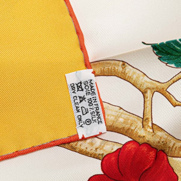 Pre-owned Hermès Au Coeur des Bois Silk Scarf Yellow