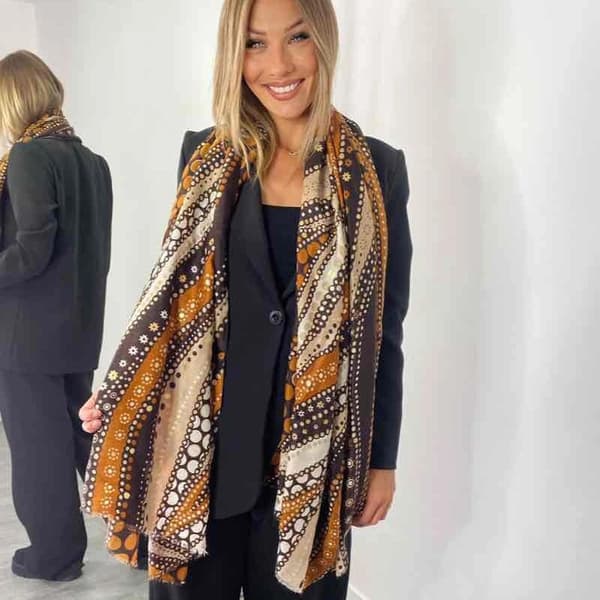 Scarf with stylish pattern - several colors