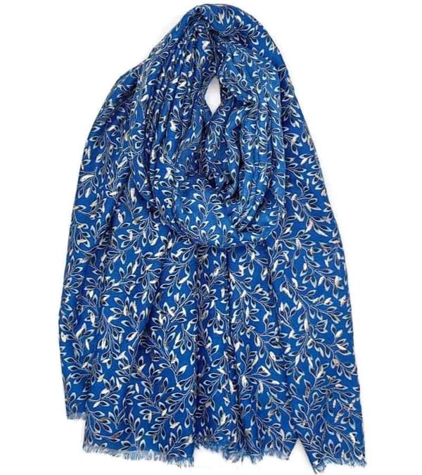 Scarf with print motif in several different color choices