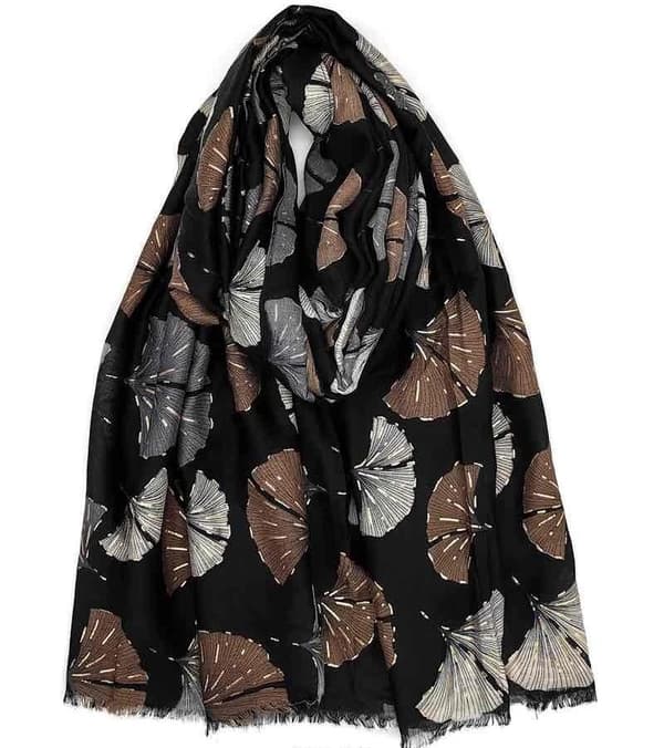 A scarf in several different colors - choose your favorite