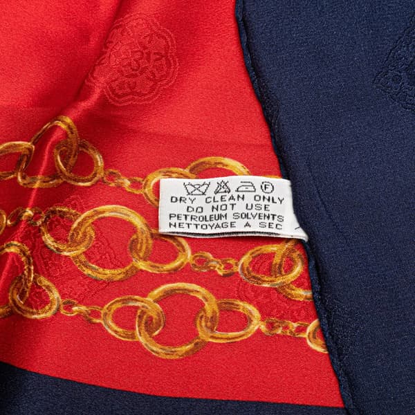 Pre-owned Chanel CC Chain Silk Scarf Red