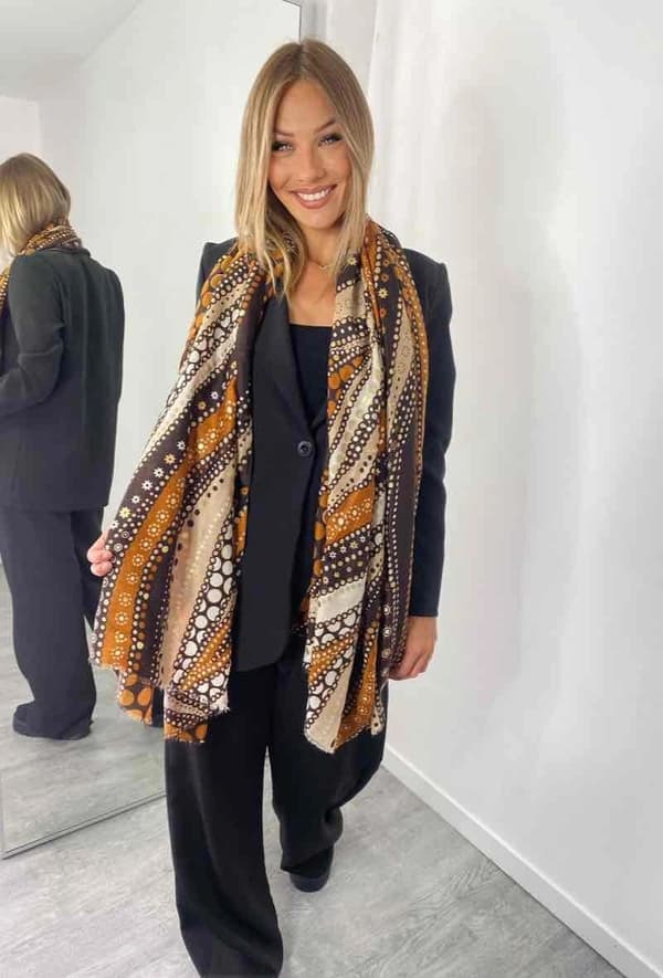 Scarf with stylish pattern - several colors
