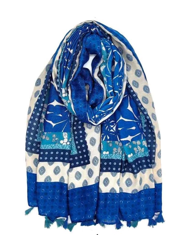 Scarf med tofsar - finns i flera färger