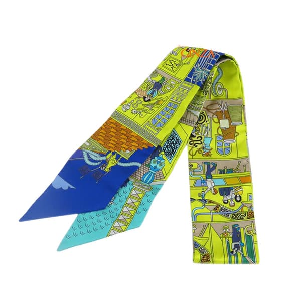 Pre-owned Hermès La Maison Des Carres Silk Twilly Scarf Green
