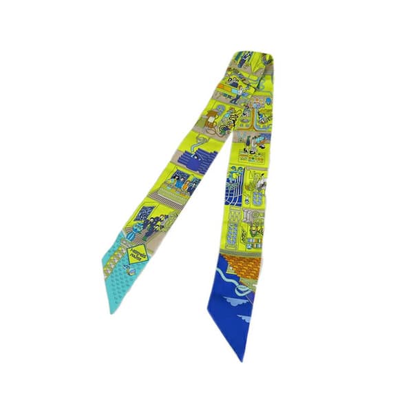 Pre-owned Hermès La Maison Des Carres Silk Twilly Scarf Green