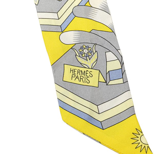 Pre-owned Hermès La Source de Pegase Silk Twilly Scarf Yellow