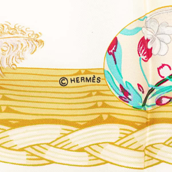 Pre-owned Hermès Couvee D'Hermes Silk Scarf White