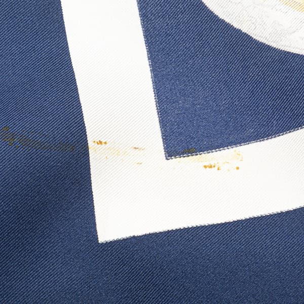 Pre-owned Hermès Parmi Les Fleurs Je Compte Les Heures Silk Scarf Blue