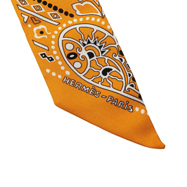 Pre-owned Hermès Entre Ciel Et Mer Bandana Silk Twilly Scarf Orange