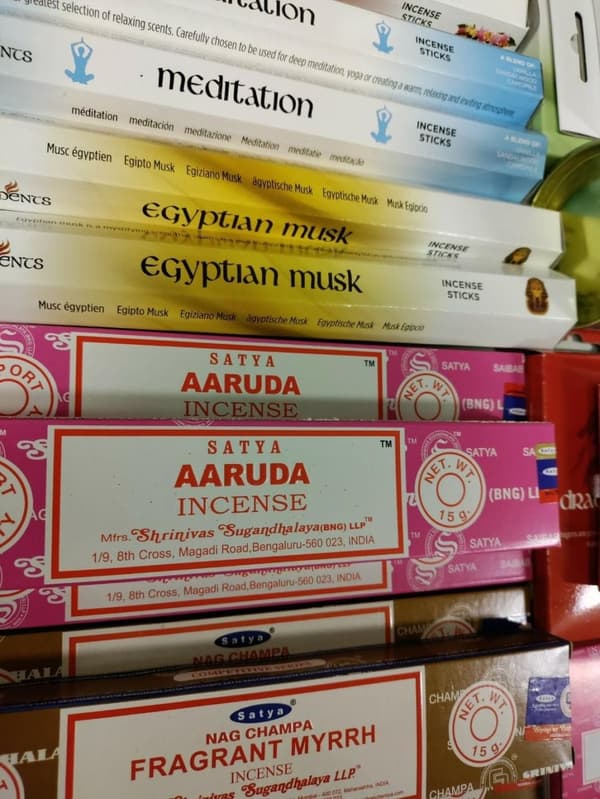 Exklusiv 22-Pack Rökelsestickor  och Koner . Tolalt ca 350st