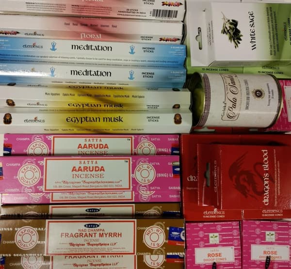 Exklusiv 22-Pack Rökelsestickor och Koner . Tolalt ca 350st